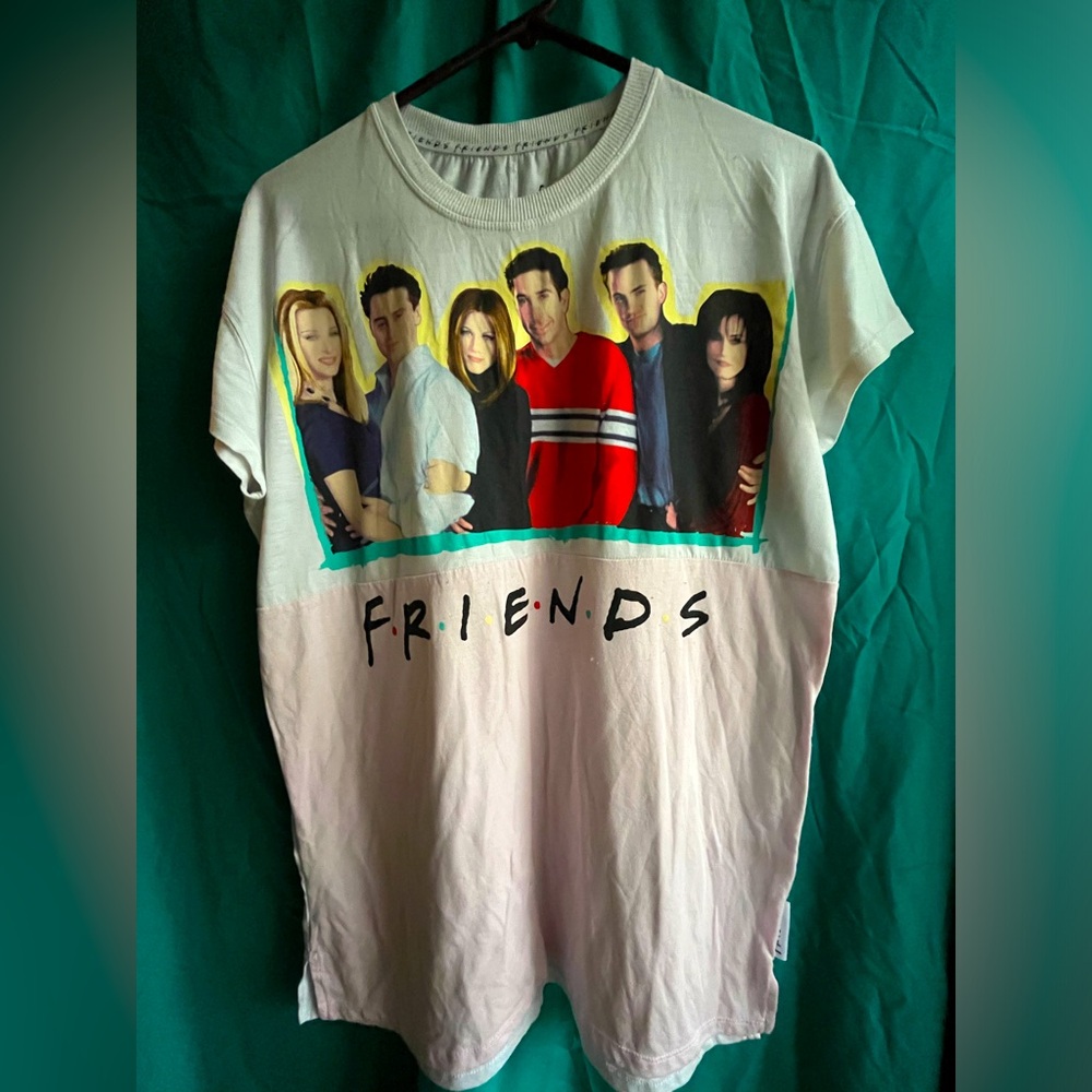 FRIENDS sleepwear tshirt size small